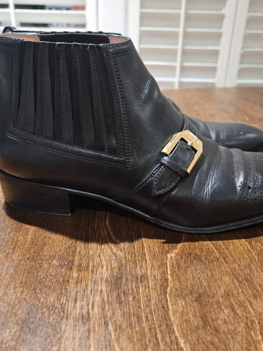 Gucci black leather chelsea boot